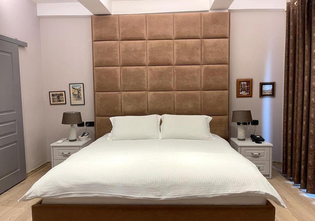 Shard Boutique * Tirana