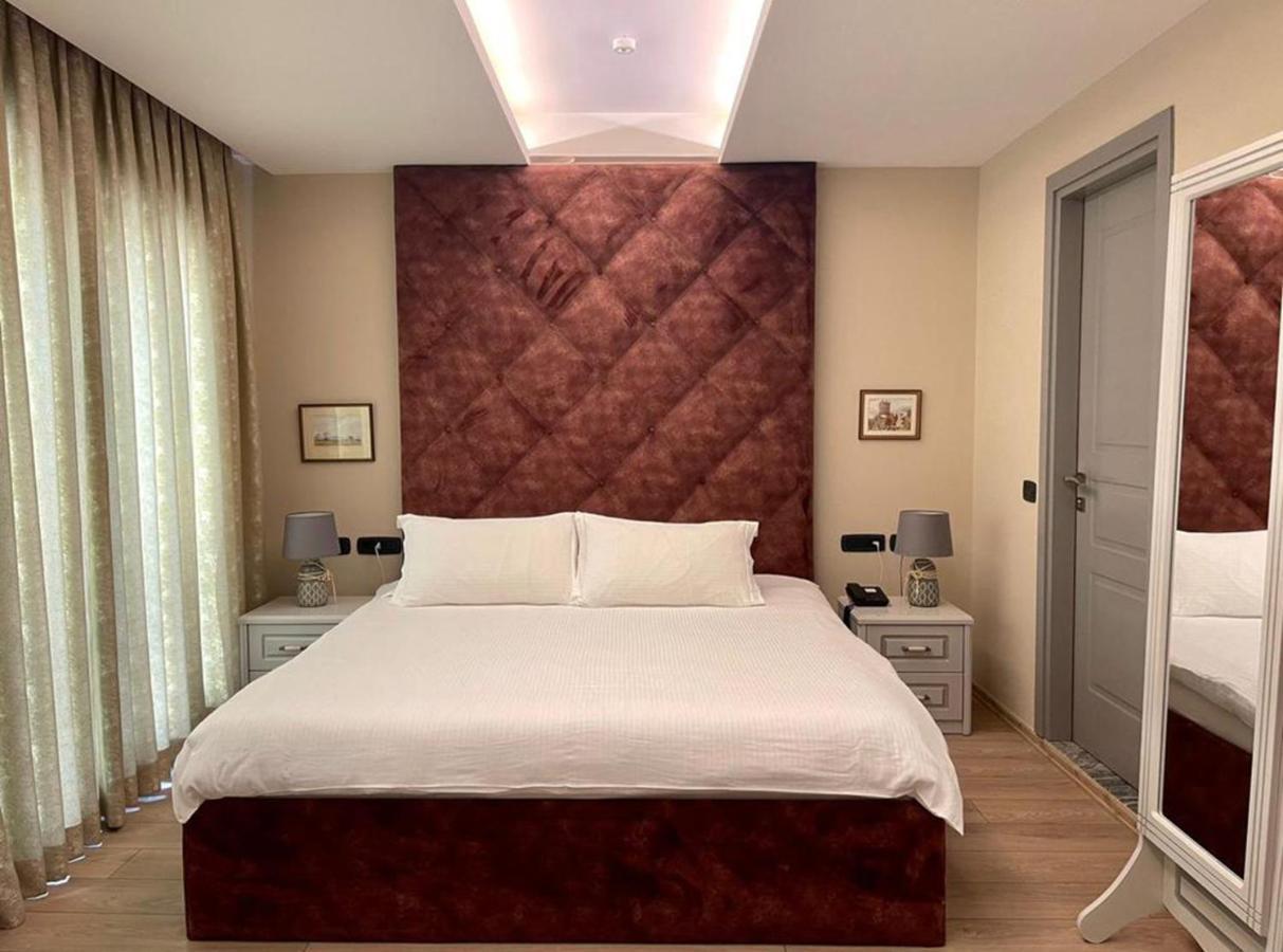 Shard Boutique * Tirana